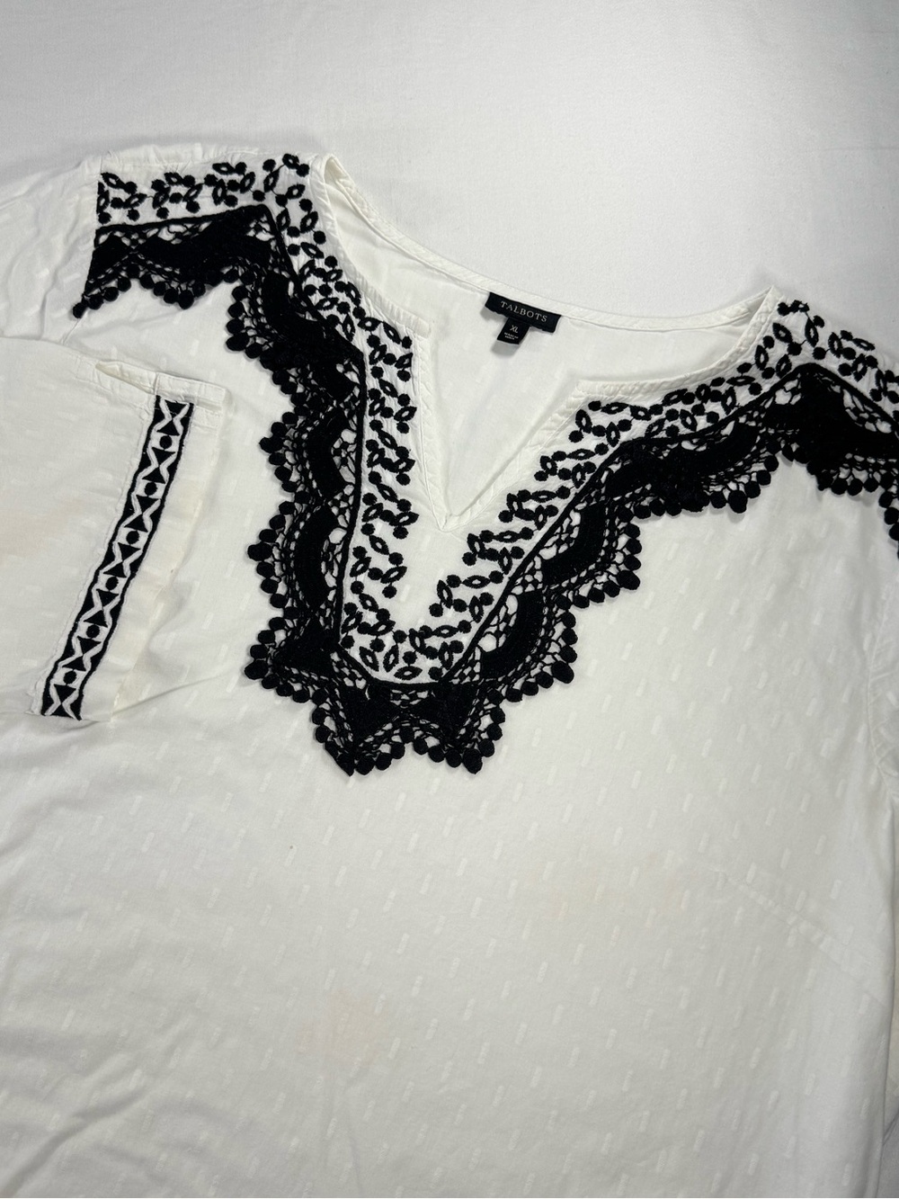 Talbots Embroidered Tunic Top Women's Size XL White Black Lace Design 3/4 Sleeve
